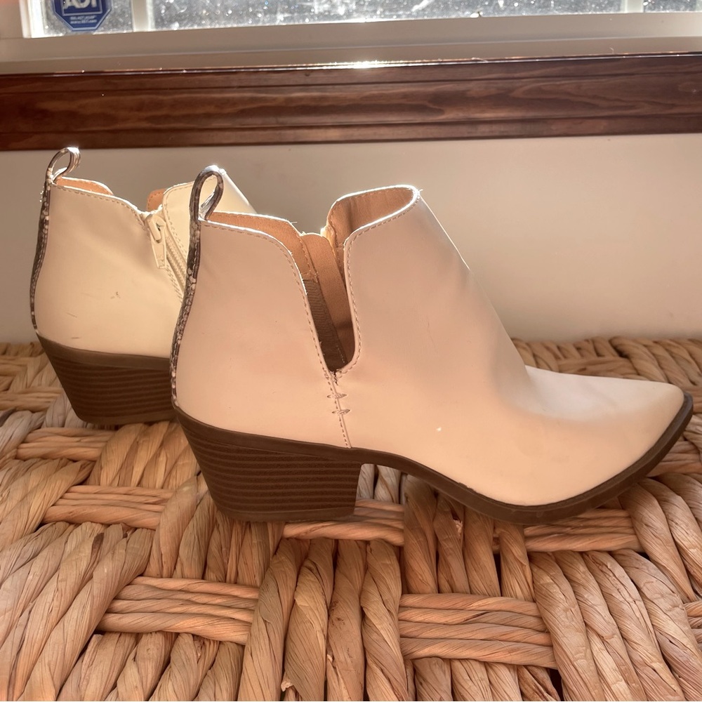 Time and tru cream booties women’s 8.5
